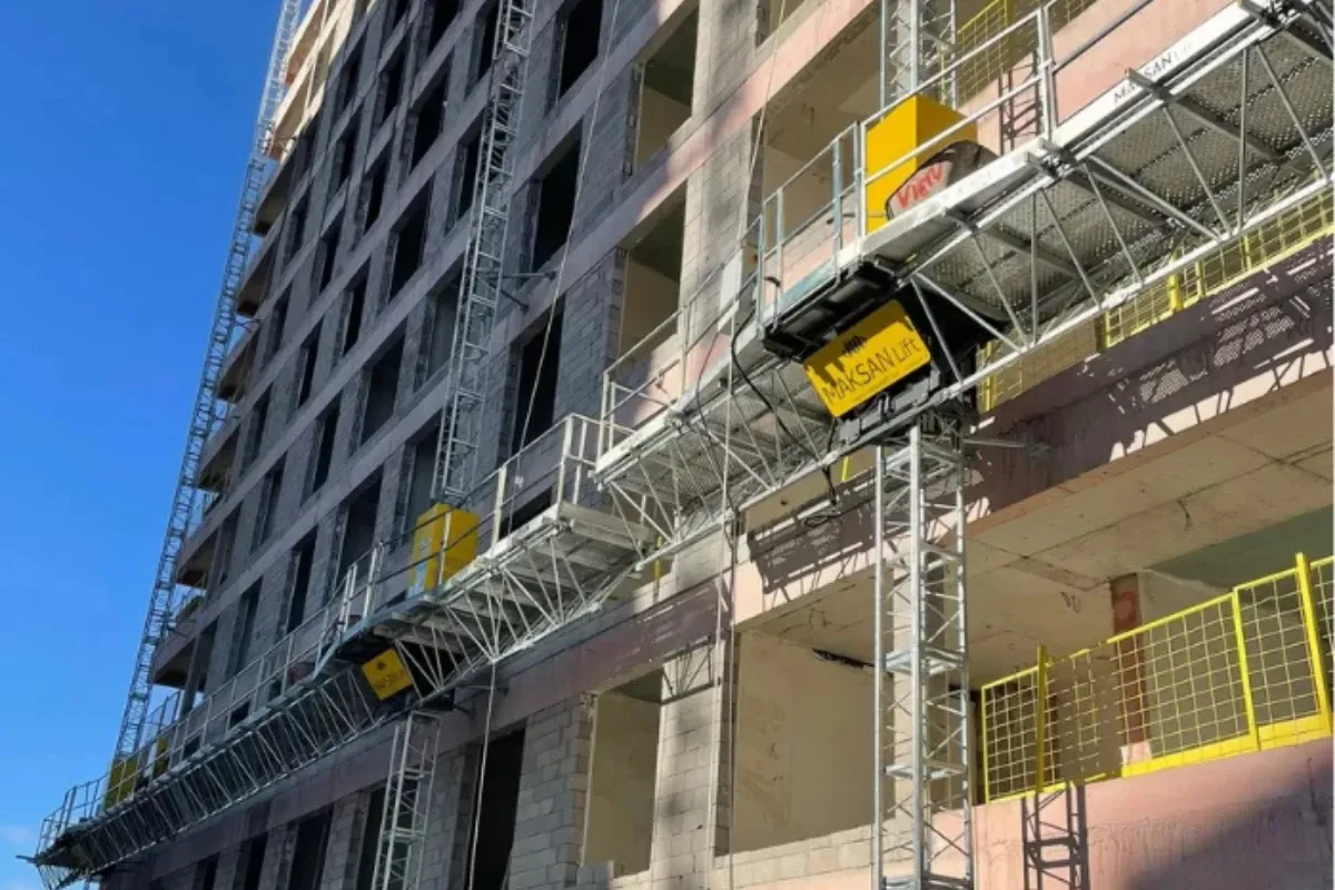 Working Safely and Efficiently with Mast Climbing Platform